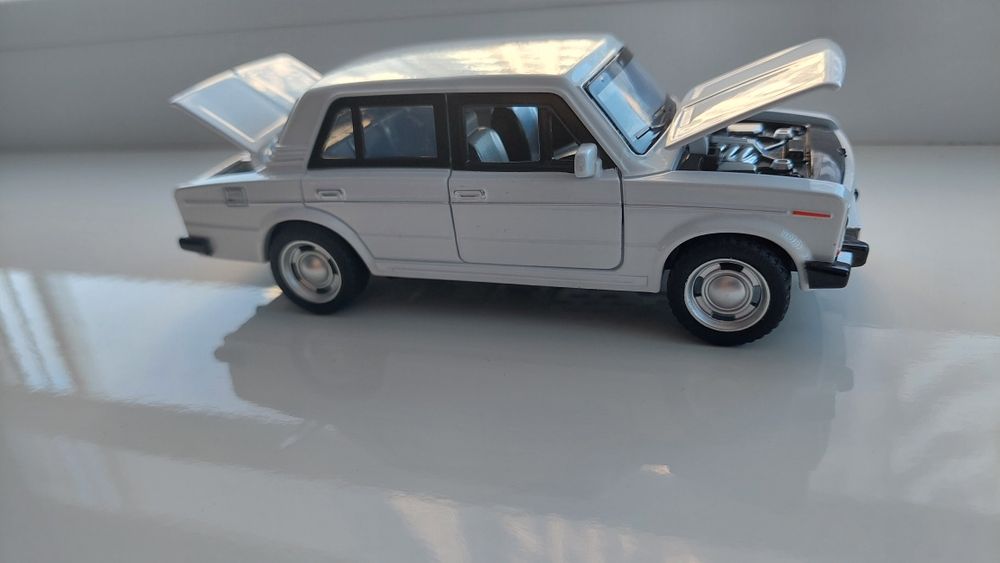 Моделька миталева LADA-2106 біла