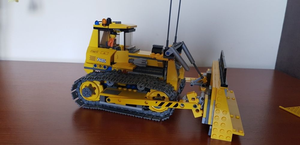 Klocki LEGO 7685 buldożer