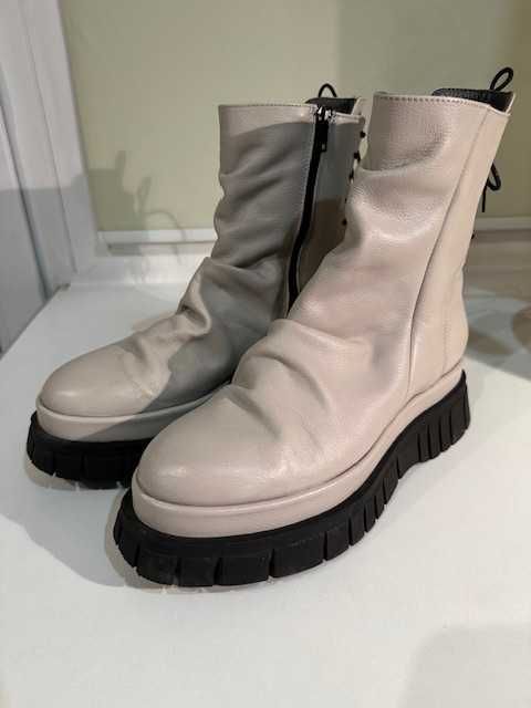 Жіночі черевики/ чобітки. Італія. Розмір 38