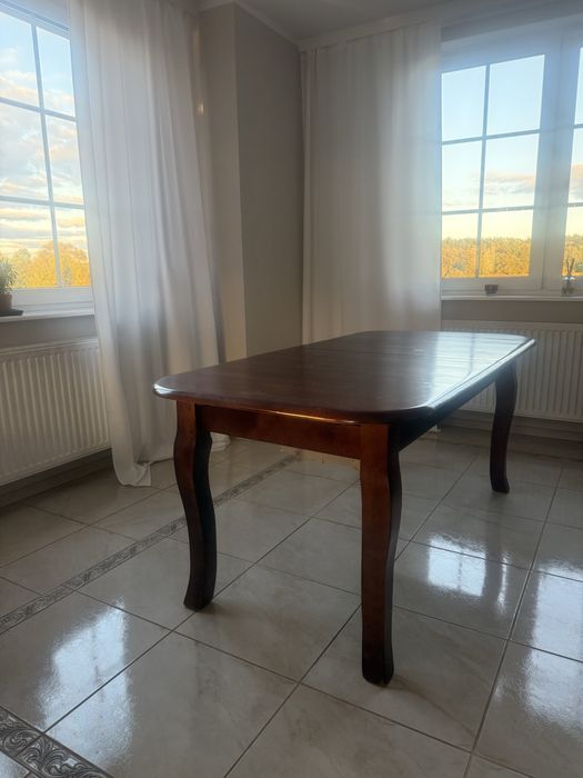 Rozkładany, duzży stół drewniany