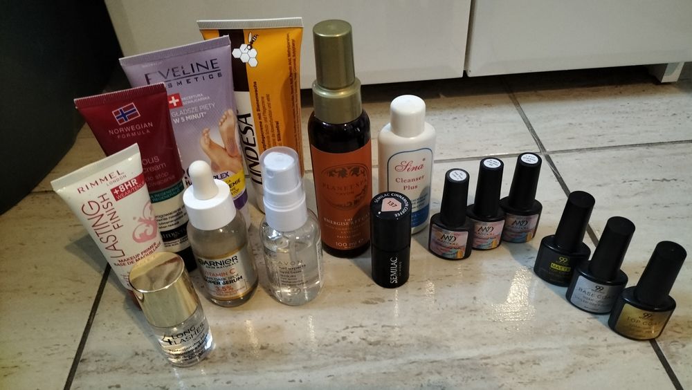 Zestaw, uzywane kosmetyki.