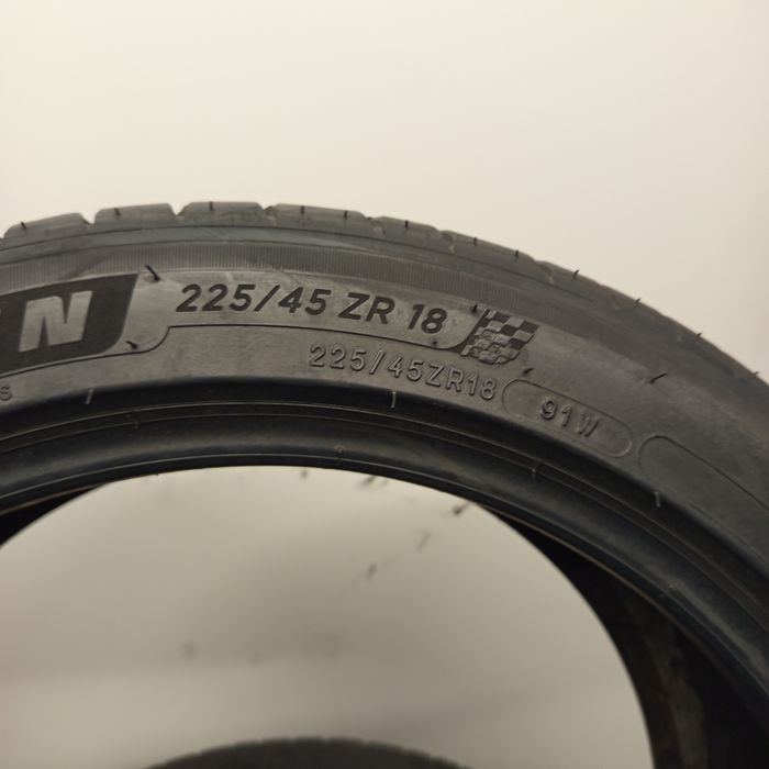 225/45R18 Michelin PilotSport 4