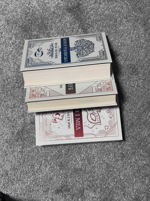 Трилогія Комплект книг Змія і голуб / Кров і мед / Боги й чудовиська
