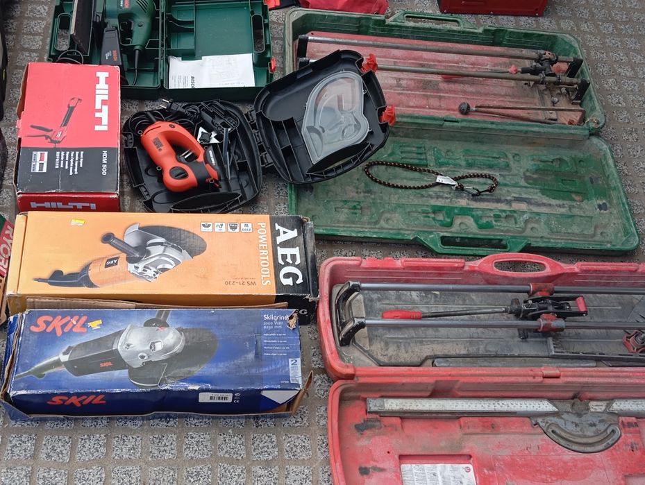 Várias máquinas para construção civil e outras