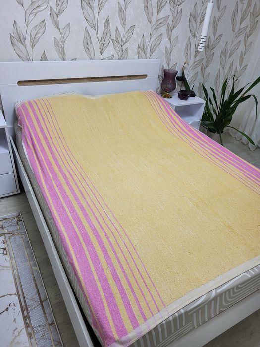 Махрові простирадла 1,5-спальні по 200 грн.