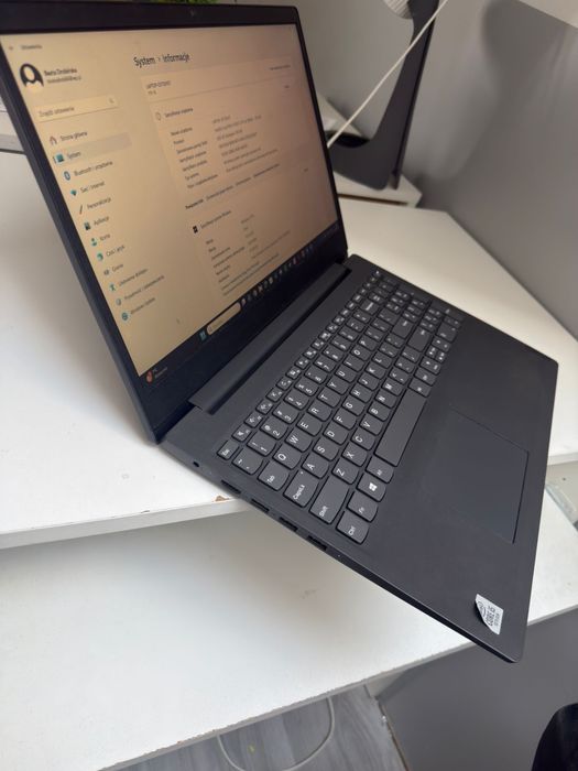 Laptop Lenovo v15  intel i5-1035G1 8GB RAM