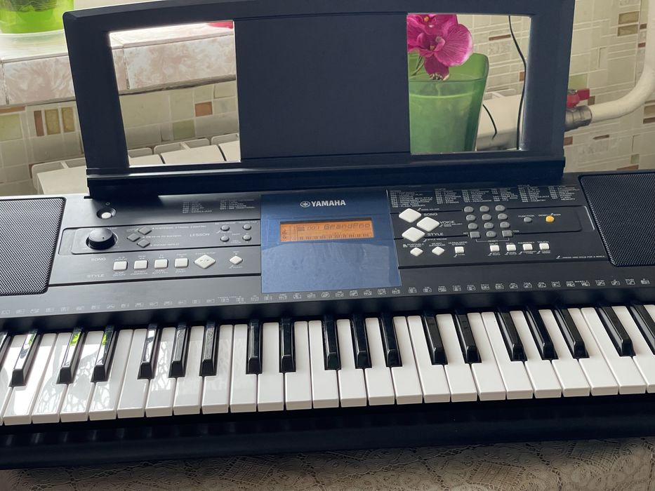 Синтезатор Yamaha PSR-E333