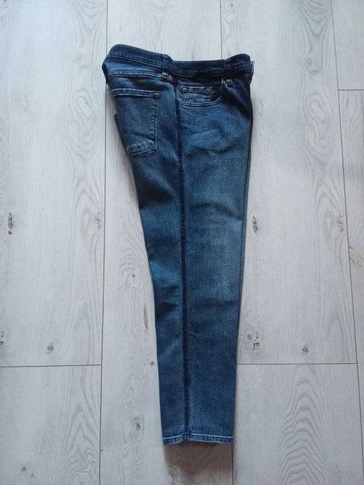 damskie jeansy marki J Brand jak nowe