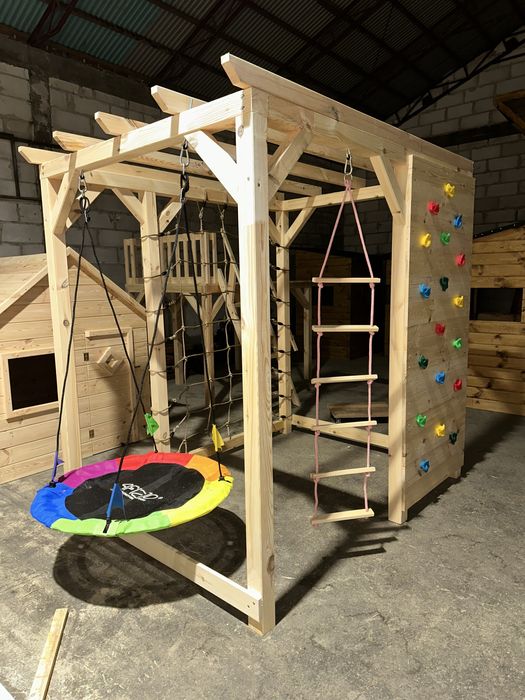 Plac zabaw / hustawka / wspinaczka