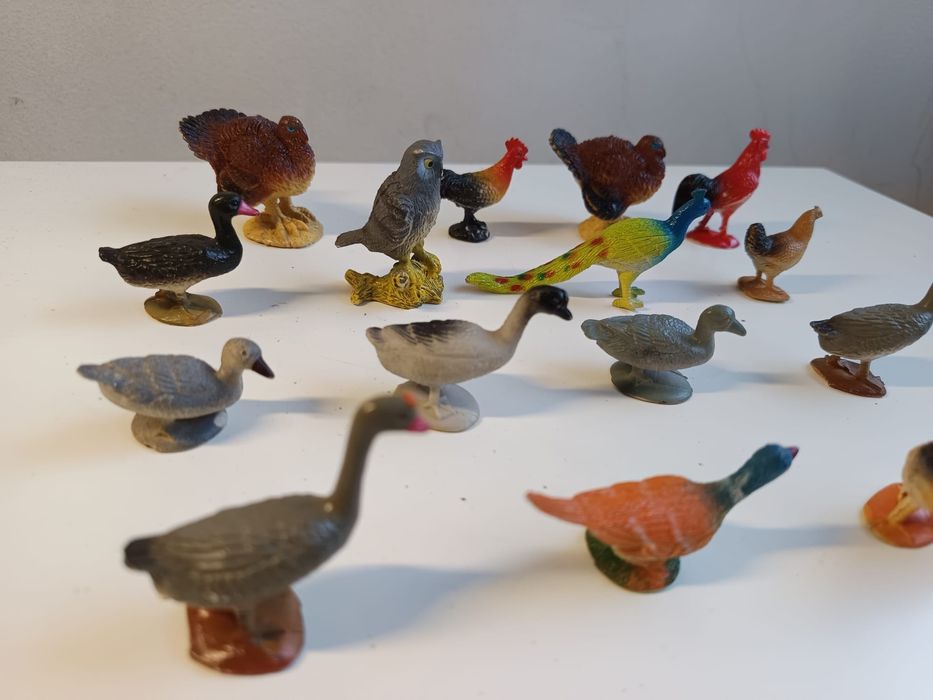 15 bonecos em PVC aves