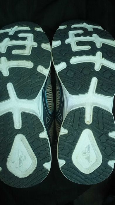 Продаю брендові чоловічі кросівки в гарному стані.  По устілці 28 см.