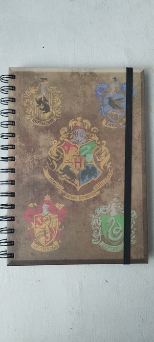 Блокнот із символикою Хогвартсу, Гаррі Поттер