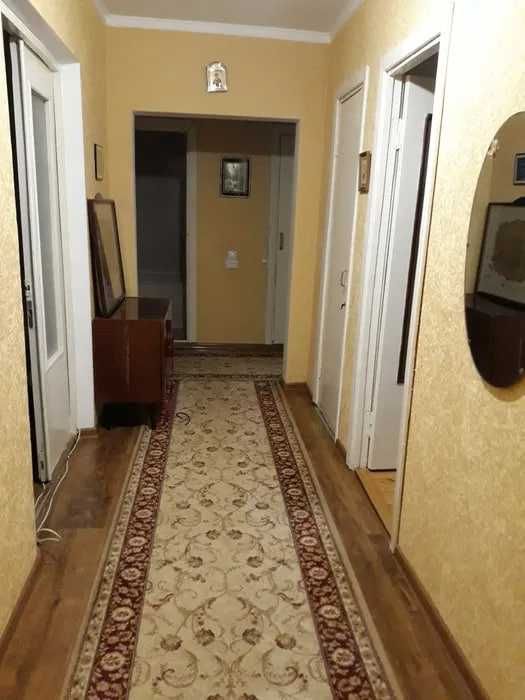 5-к. квартира 94,5 м2 з 2 комірками та і/о за вул. Лучаківського