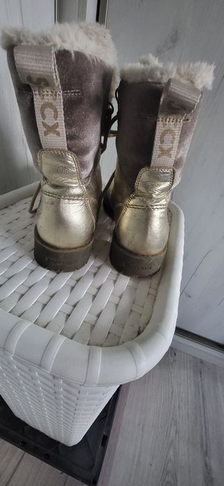 Złote botki-śniegowce