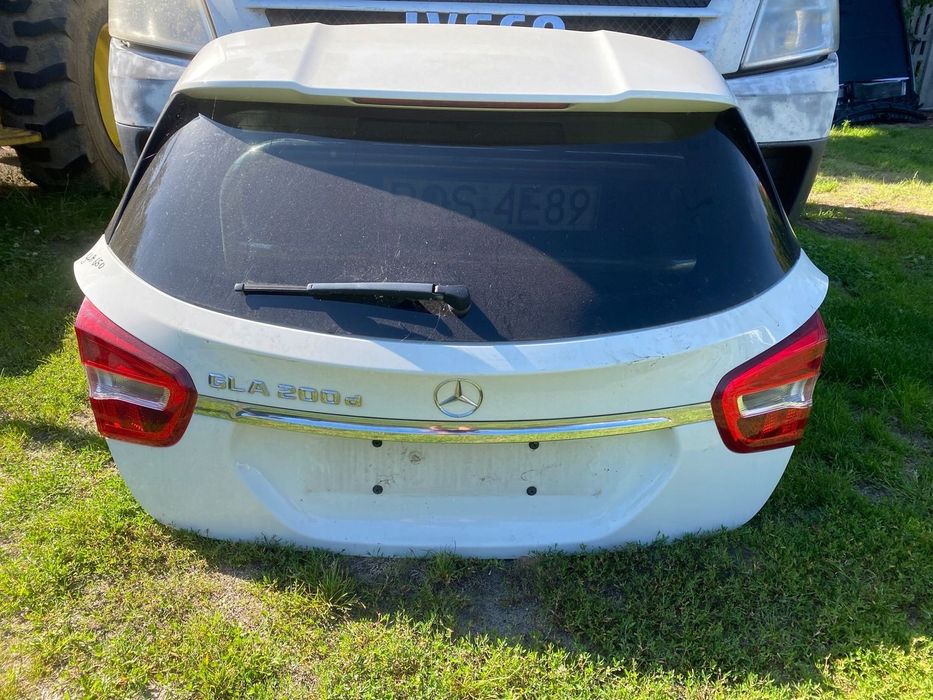 MERCEDES gla 156 tylna klapa kompletna kolor 650 igla