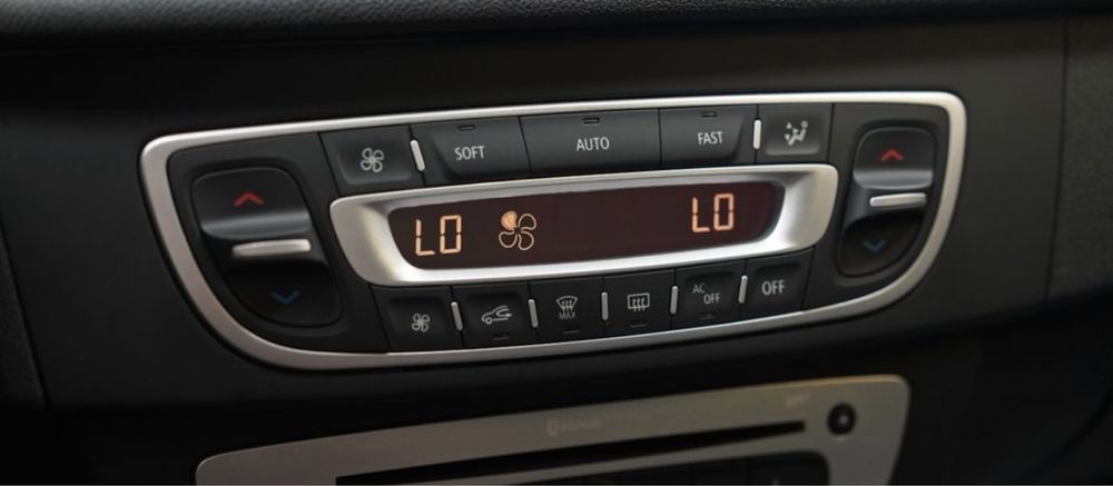 Запчастини розборка меган 3 шрот універсал оптика лед дхо крило ляда