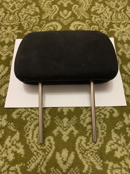 Підголівник в авто