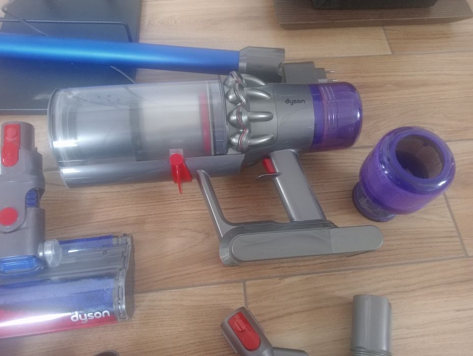 Dyson v11 absolute zestaw