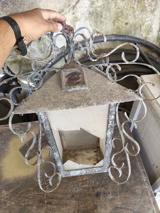 Lanterna suspensa antiga ferro forjado