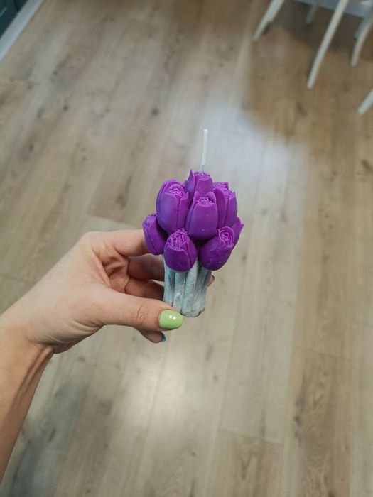 Świeczka sojowa bukiet kwiatów tulipanów
