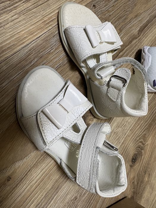 Босоніжки шкіряні 22 розмір нові