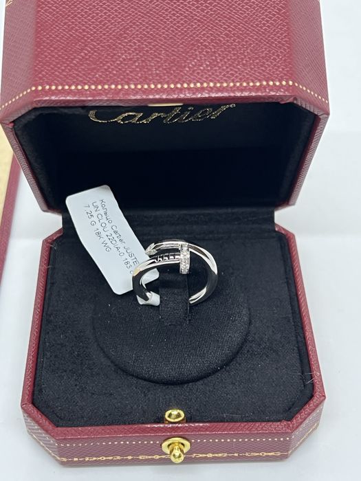 Золота каблучка цвях Картье з натуральними діамантами.