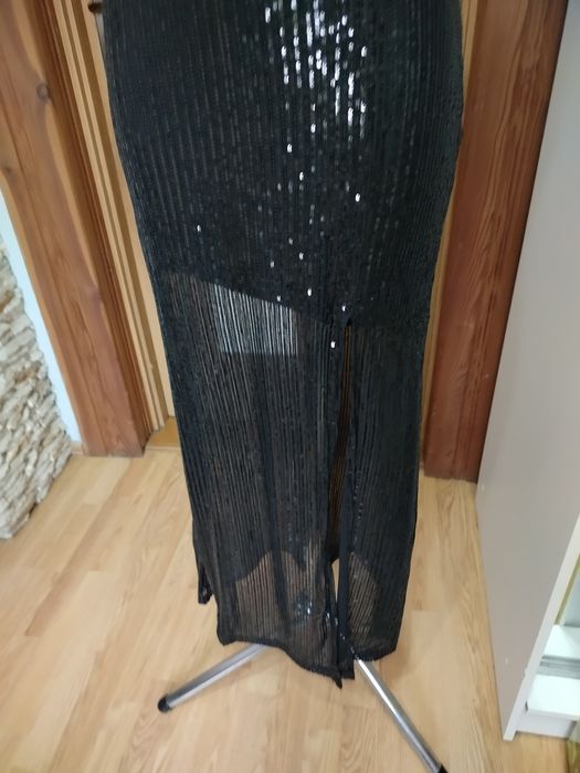 Śliczna sukienka z cekinami