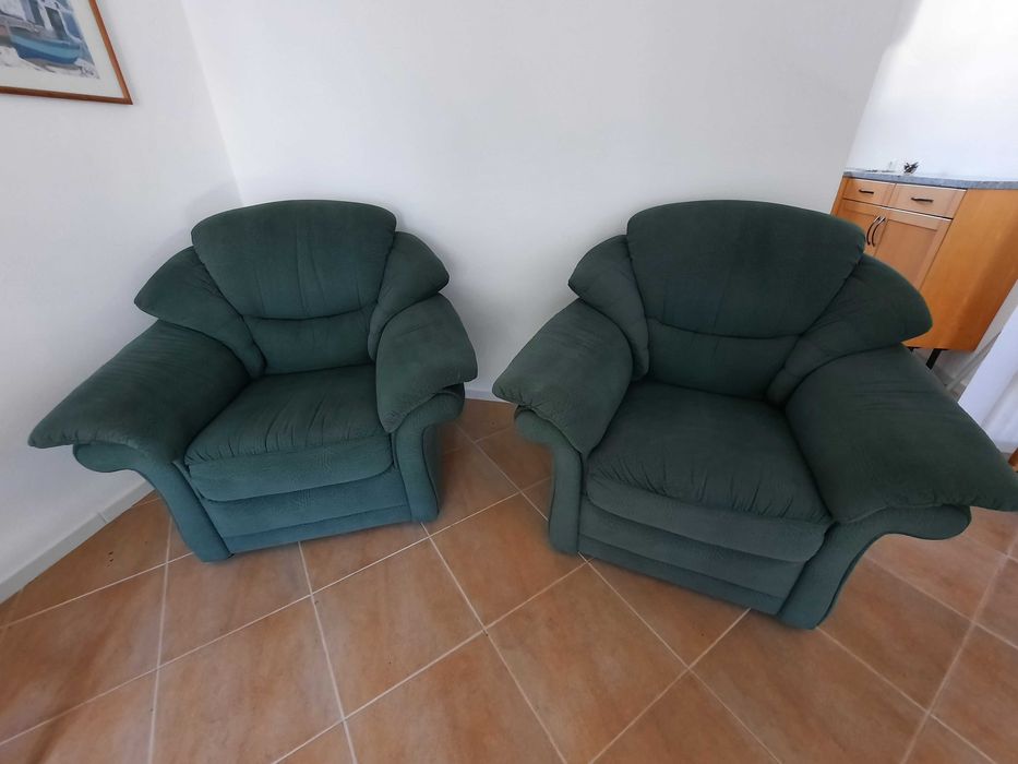 Duas cadeira de braços / poltronas - muito bom estado
