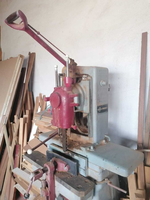 Furador de Corrente da Marca Pinheiro | Carpintaria