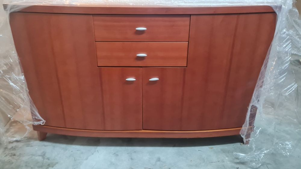 Móvel aparador cerejeira