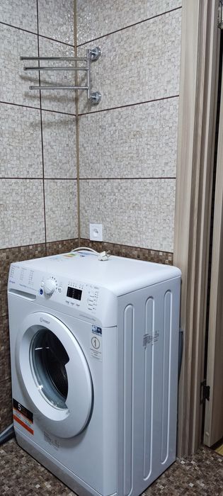 Снять квартиру подобово  погодинно двокімнатна  центр міста