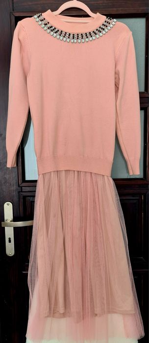 Sukienka z puszystą spódnicą