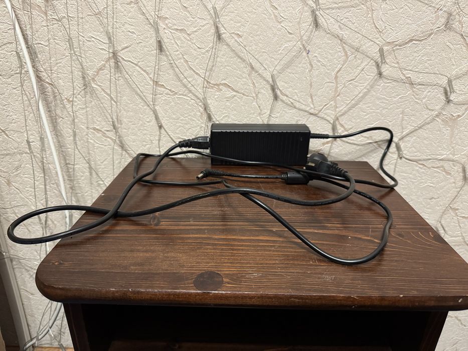 Продам блок живлення для ноутбуку AC Adapter AF12