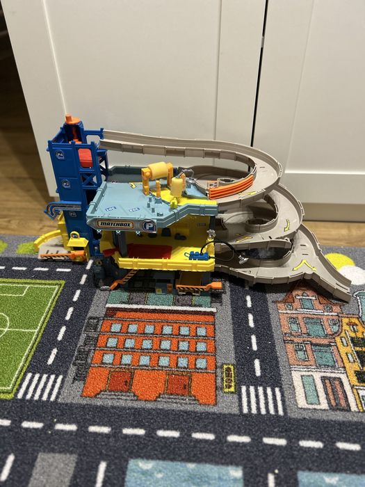 Matchbox Zestaw Garaż 3-poziomowy tor samochodowy dla dzieci