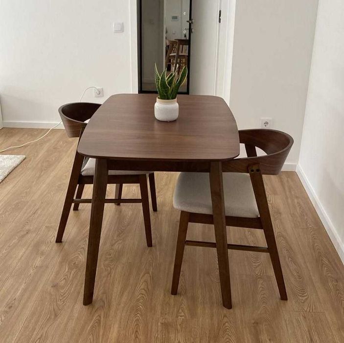 Mesa de jantar extensível – Madeira Nogueira (NOVA)