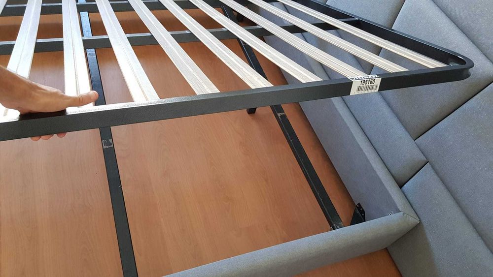 Cama de Casal Exclusiva em Madeira Maciça totalmente acolchoada - Design Premium