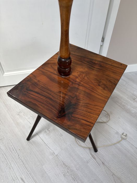Lampa ze stolikiem PRL działająca