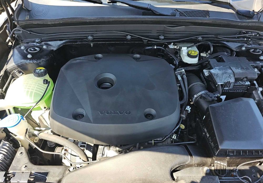 Volvo XC 40 T5 Бампер задній передній Вольво
