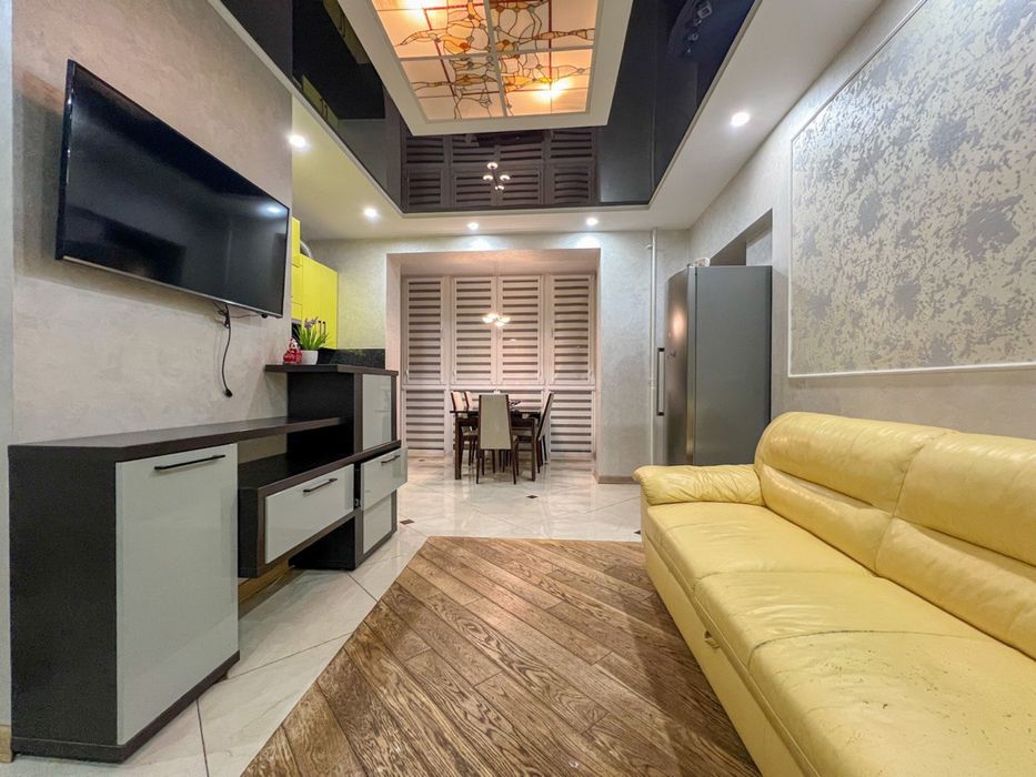 !БЕЗ КОМІСІЇ 3-кімнатна квартира з терасами у ближньому  центрі Львова