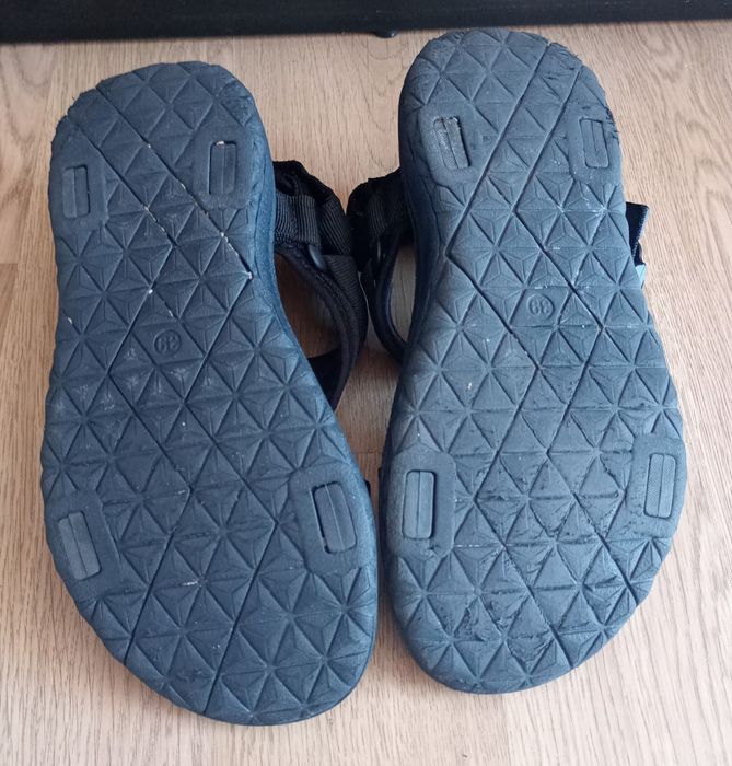 Czarne sandały Sprandi