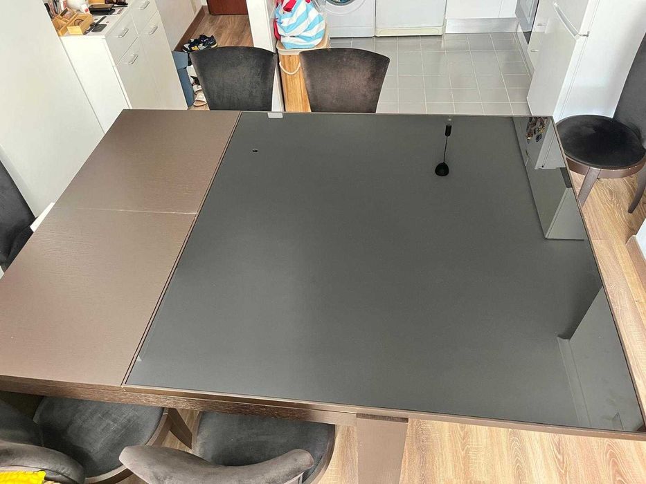 Mesa de jantar extensivel com 8 cadeiras