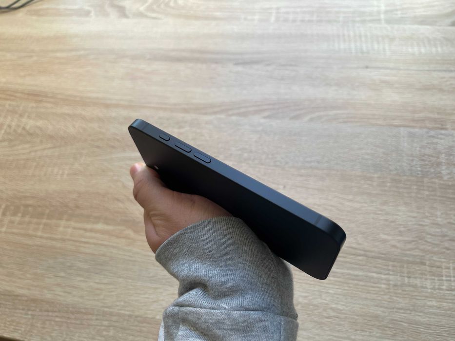 Новий - Apple iPhone 16e 128gb Black (100% батарея - 3 цикли)