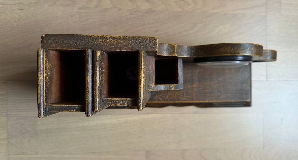 Декоративна підставка з годинником на стіл