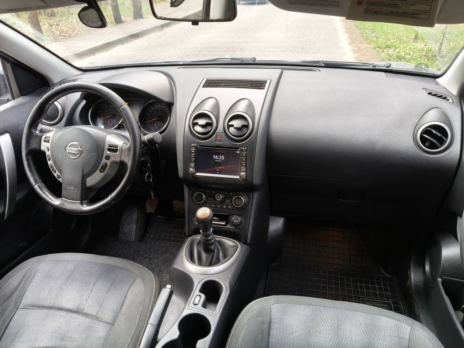 Продам Nissan QashQai+2,7місць.Рідна фарба!