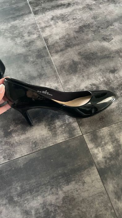 Buty czarne 43 obcas