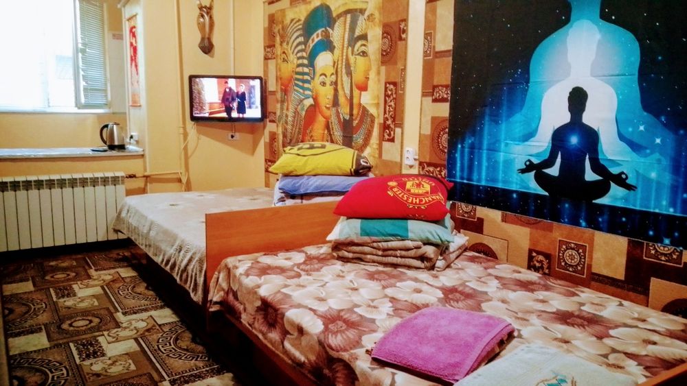 Почасово-300, посуточно-650, просп.Центральный 148, 2 кровати, 1 этаж