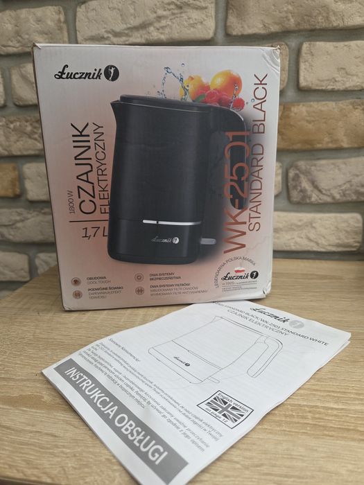 Nowy czarny czajnik elektryczny Łucznik
