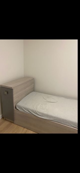 szare otwierane łóżko