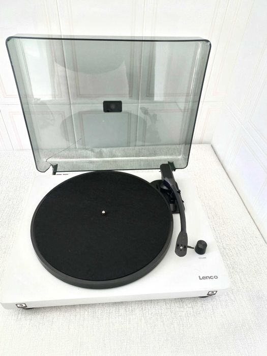 gira discos  de marca Lenco