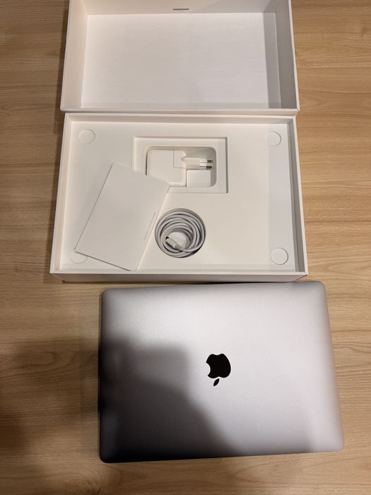 Macbook space grey m1 2020 8gb/256gb